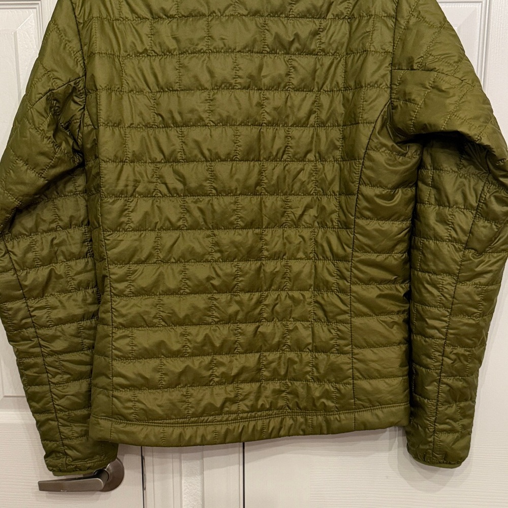 PATAGONIA Men's Nano Puff Jacket in Pond Green Sz S - NWOT!! - Picture 8 of 10